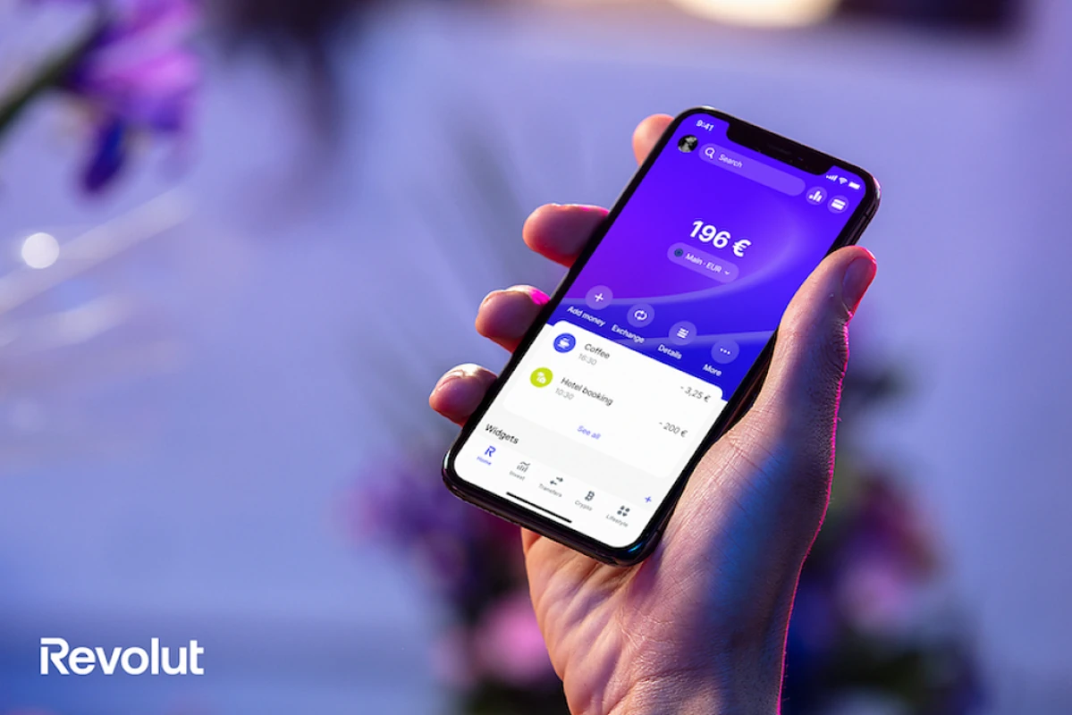 Фото карты Revolut, используемое в обзоре банковского сервиса для путешествий